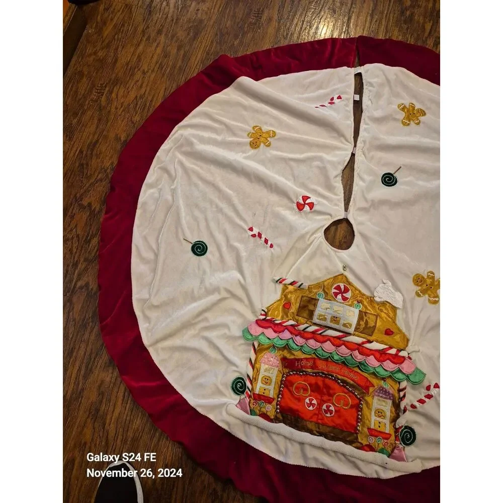 Santas Best Super Cute Candy Land Tree Skirt Red White Pink 56